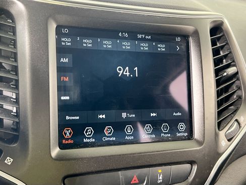 Used 2022 Jeep Cherokee Trailhawk w/ Technology Group B AWD/4WD image 14