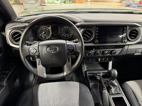 Used 2021 Toyota Tacoma TRD Off-Road AWD/4WD image 19