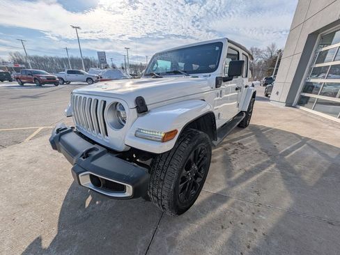 Used 2021 Jeep Wrangler Unlimited Sahara w/ Cold Weather Group image 8