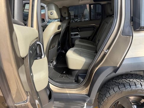 Used 2020 Land Rover Defender 110 First Edition image 5