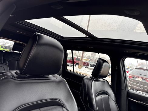 Used 2024 Jeep Grand Cherokee L Limited w/ Luxury Tech Group II image 11