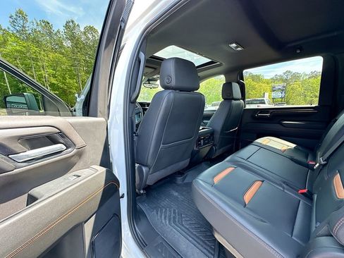Used 2024 GMC Sierra 2500 AT4 w/ AT4 Premium Plus Package AWD/4WD image 17