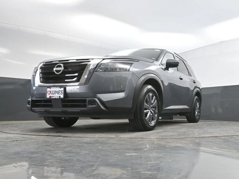 Used 2025 Nissan Pathfinder SV FWD image 35