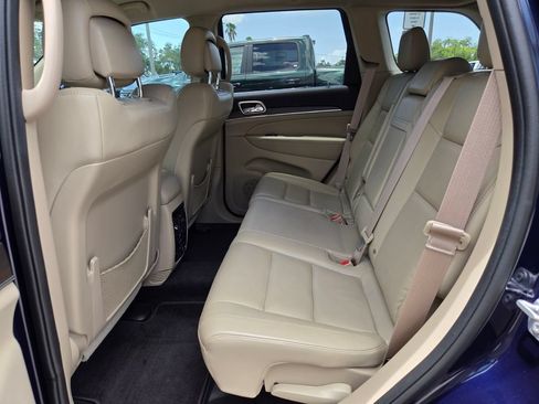 Used 2017 Jeep Grand Cherokee Limited RWD image 14