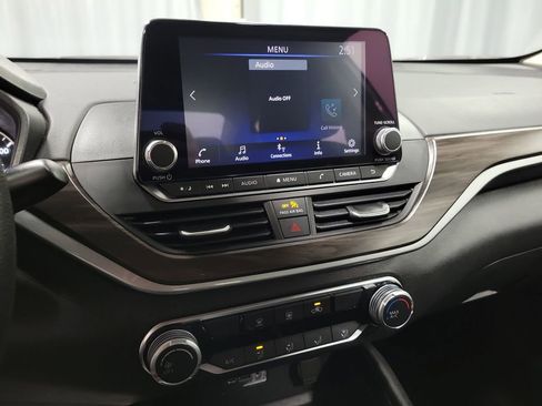 Used 2024 Nissan Altima 2.5 SV image 14