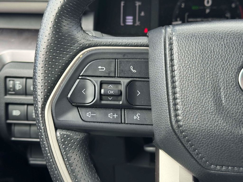 Used 2025 Toyota 4Runner SR5 AWD/4WD image 23