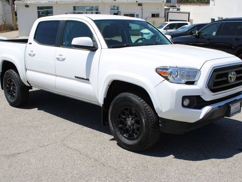 Used 2022 Toyota Tacoma SR5 RWD image 3