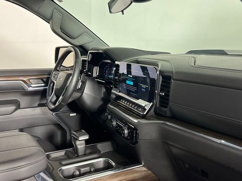 Used 2024 Chevrolet Silverado 1500 LT Trail Boss w/ LT Trail Boss Premium Package image 34