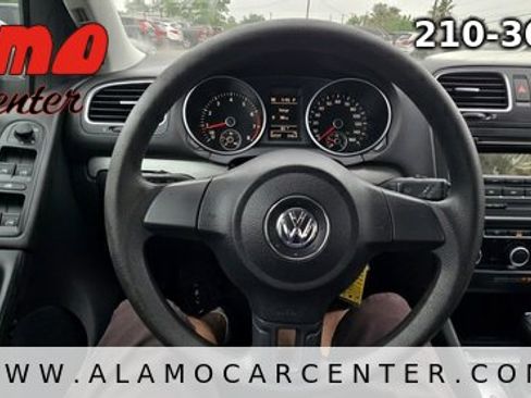 Used 2013 Volkswagen Golf 4-Door FWD image 32