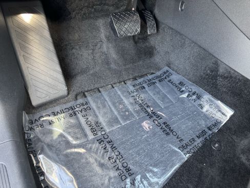 Used 2023 Volkswagen Tiguan SE w/ Panoramic Sunroof Package image 18