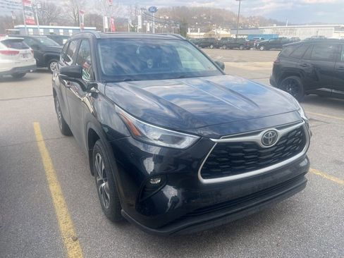 Used 2023 Toyota Highlander XLE image 14