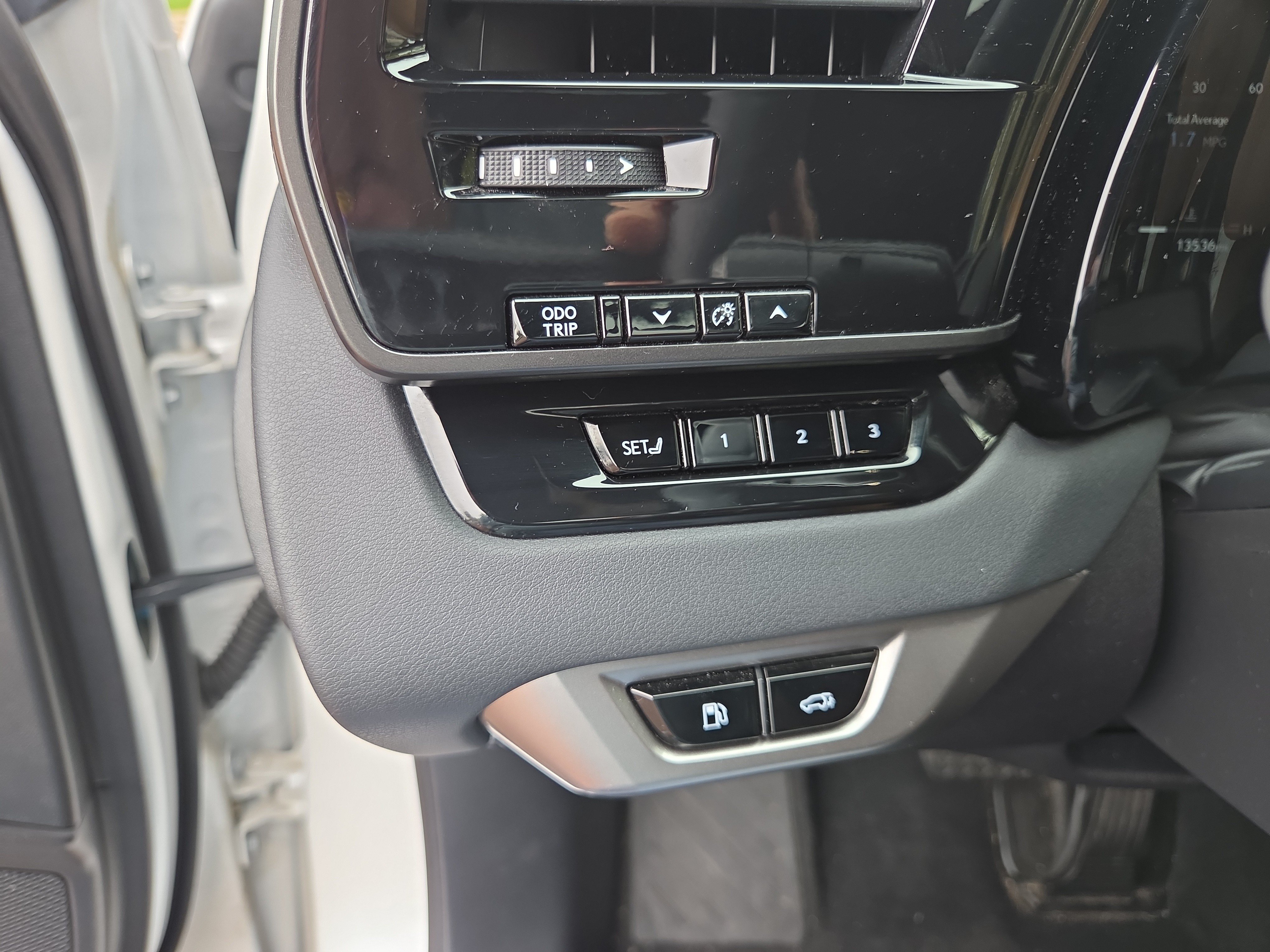 Certified 2025 Lexus RX 350 Premium w/ Kick Sensor & Tow Package AWD/4WD image 31