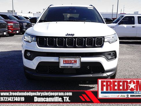 New 2026 Jeep Compass Latitude image 8