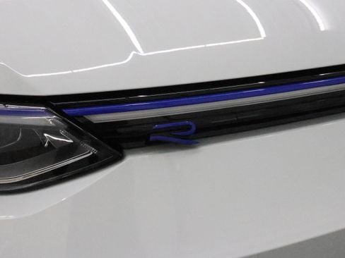 Used 2024 Volkswagen Golf R R image 21