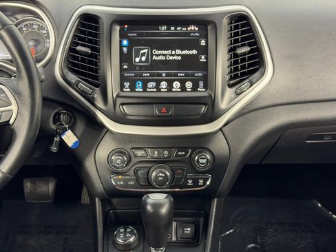 Used 2017 Jeep Cherokee Trailhawk w/ Cold Weather Group image 21