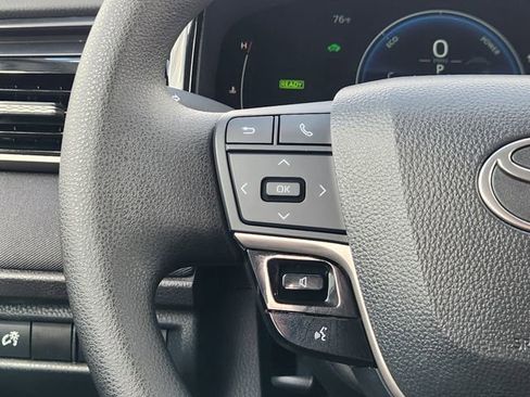 Used 2025 Toyota Camry LE image 28