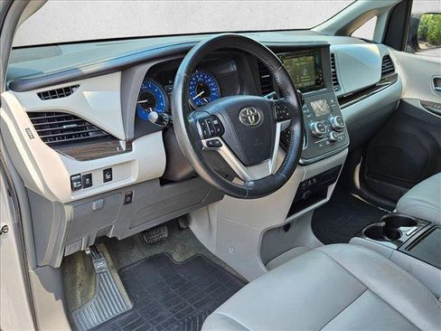 Used 2015 Toyota Sienna XLE FWD image 10