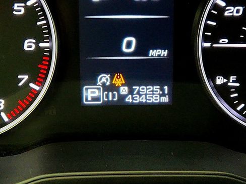 Used 2024 Subaru Crosstrek 2.0i Premium image 15