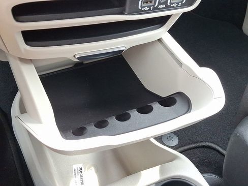 Used 2022 Chrysler Voyager LX image 26