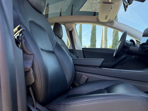 Used 2021 Tesla Model Y Long Range image 20