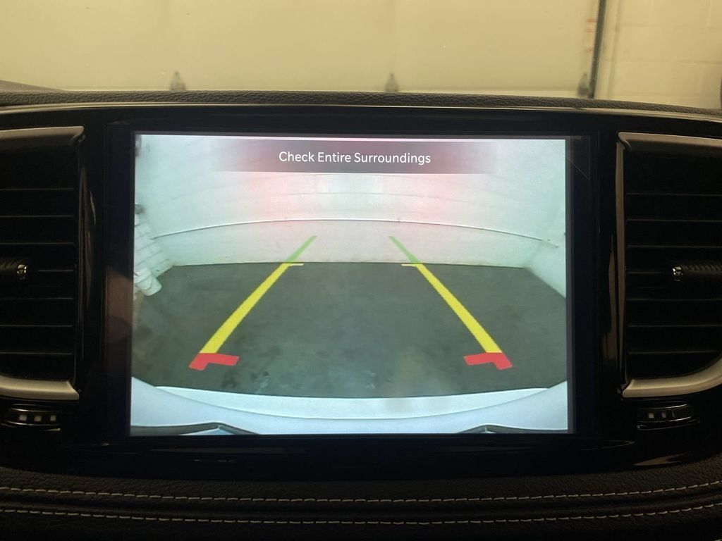 Used 2025 Chrysler Pacifica Limited w/ Trailer Tow Group AWD/4WD image 9