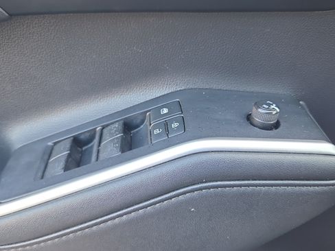 Used 2021 Toyota Highlander XLE FWD image 29