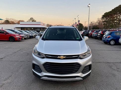 Used 2019 Chevrolet Trax LT w/ LT Convenience Package image 3