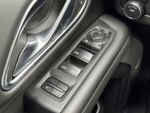 Used 2023 Chevrolet Suburban Premier image 15