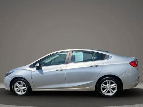 Used 2018 Chevrolet Cruze LT FWD image 8