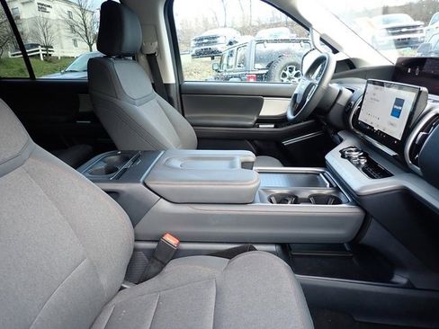 Used 2025 Ford Expedition Active image 11