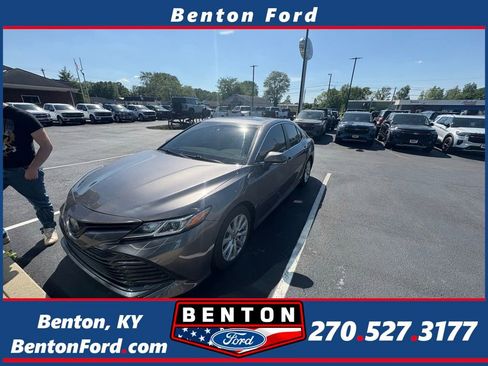 Used 2018 Toyota Camry LE w/ Moonroof Package FWD image 1