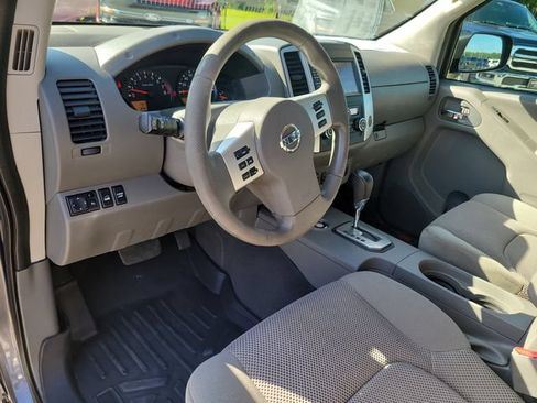Used 2021 Nissan Frontier SV w/ Midnight Edition Floor Mats AWD/4WD image 17