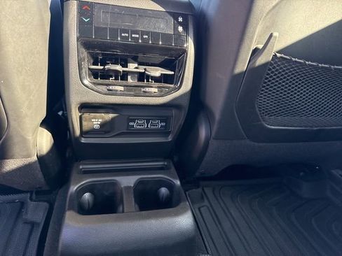 Used 2022 Jeep Grand Cherokee L Laredo w/ Luxury Tech Group I AWD/4WD image 12