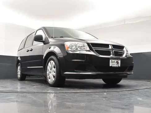 Used 2017 Dodge Grand Caravan SE FWD image 19
