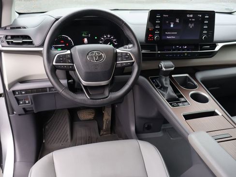 Used 2021 Toyota Sienna XLE image 24