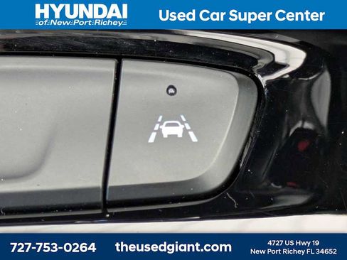 Used 2025 Chevrolet Trax LT FWD image 24