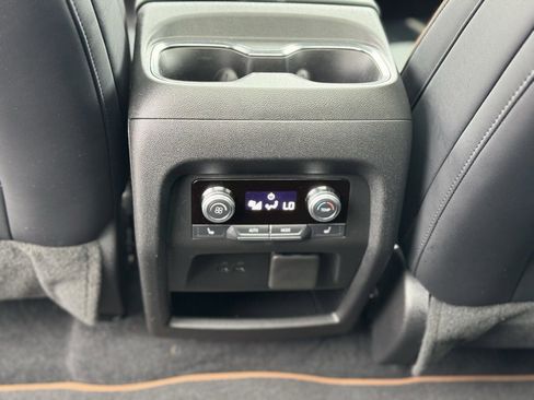 Used 2025 GMC Acadia AT4 w/ Luxury Package image 25