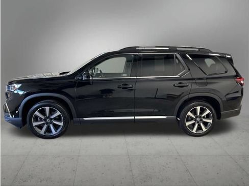 Certified 2024 Honda Pilot Touring image 3