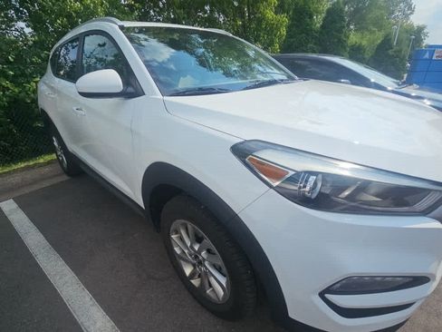 Used 2017 Hyundai Tucson SE w/ SE Popular Package 02 AWD/4WD image 3