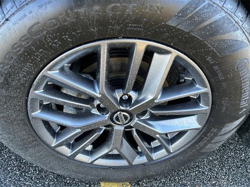 Used 2021 Nissan Rogue S image 9