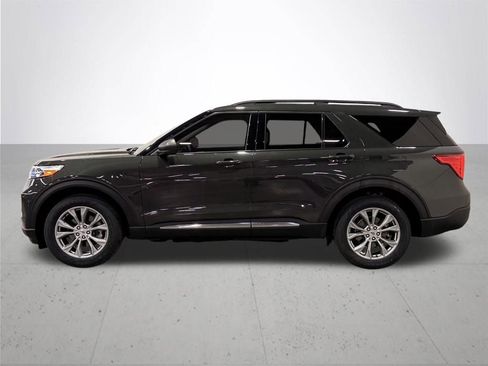 Certified 2022 Ford Explorer XLT w/ Equipment Group 202A image 16