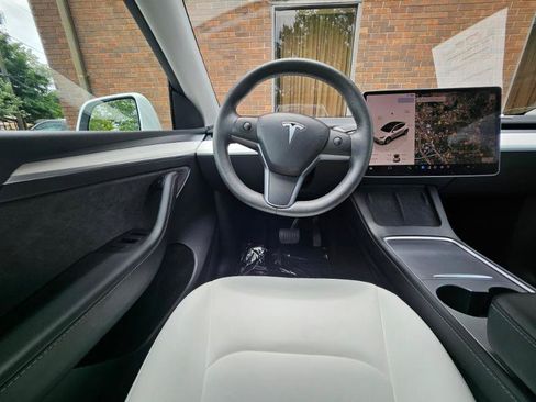 Used 2023 Tesla Model Y Long Range AWD/4WD image 4