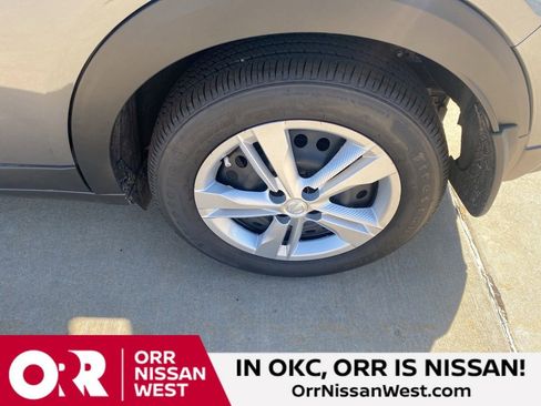 New 2025 Nissan Kicks Play S FWD image 9