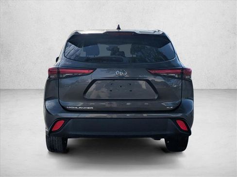 Used 2023 Toyota Highlander XLE FWD image 6