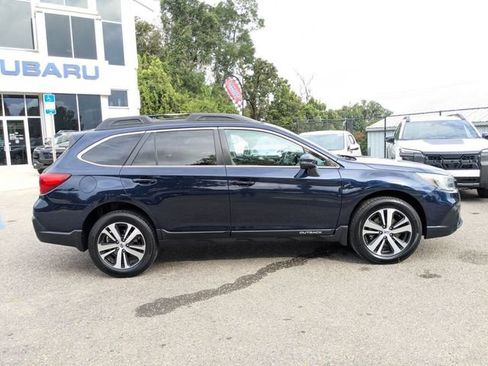 Used 2018 Subaru Outback 2.5i Limited AWD/4WD image 7