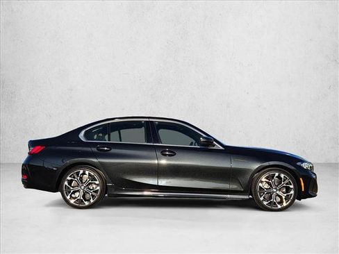 Certified 2025 BMW 330i 330i w/ M Sport Package image 4