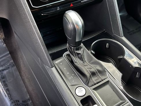 Used 2022 Volkswagen Atlas Cross Sport SE image 18