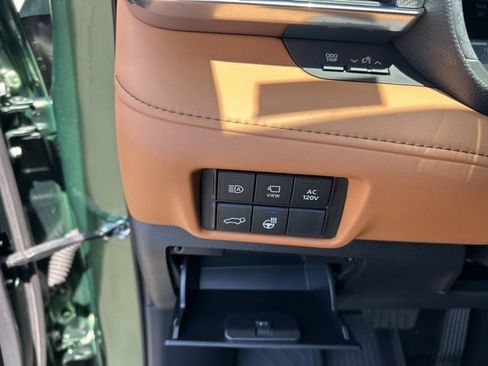 Used 2023 Toyota Highlander Platinum AWD/4WD image 19