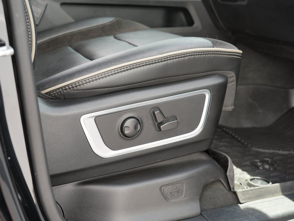 Used 2023 RAM 1500 Laramie AWD/4WD image 30