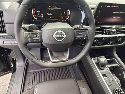 New 2026 Nissan Pathfinder SL image 18